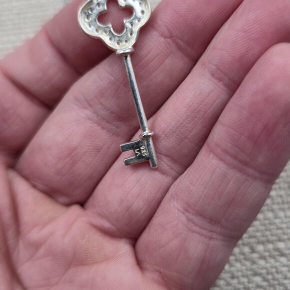 16+2 Inch Sterling Silver Key Cubic Zirconia Pendant Necklace A6323 - Picture 5 of 8